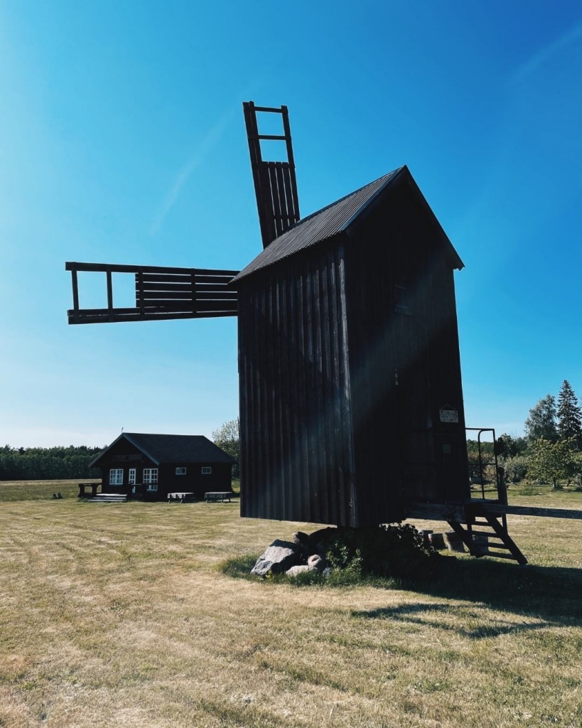 Vormsi saarel asuv Rälby pukktuulik