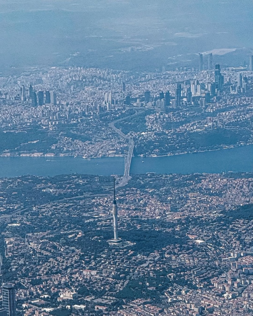 Istanbul ja Bosporuse väin lennukiaknast