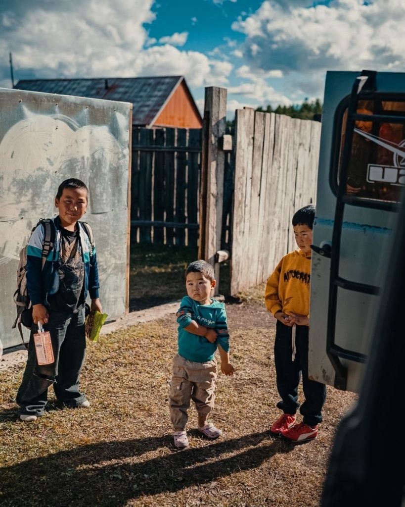 Ulaan-Uuli regiooni kohalikud lapsed