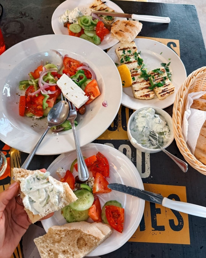 The Three Little Pigs Grill House - Paphoses Küprosel