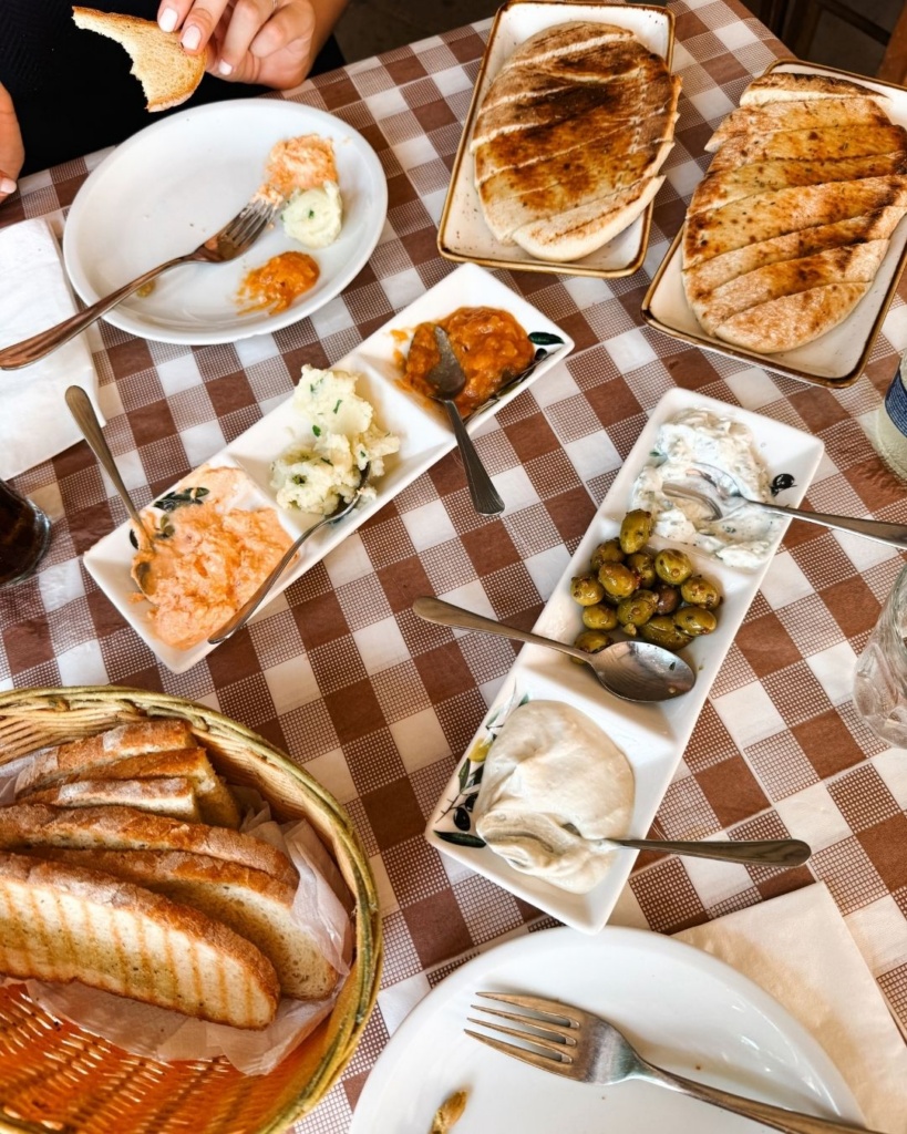 Küpros: Parea Taverna Polise linnas