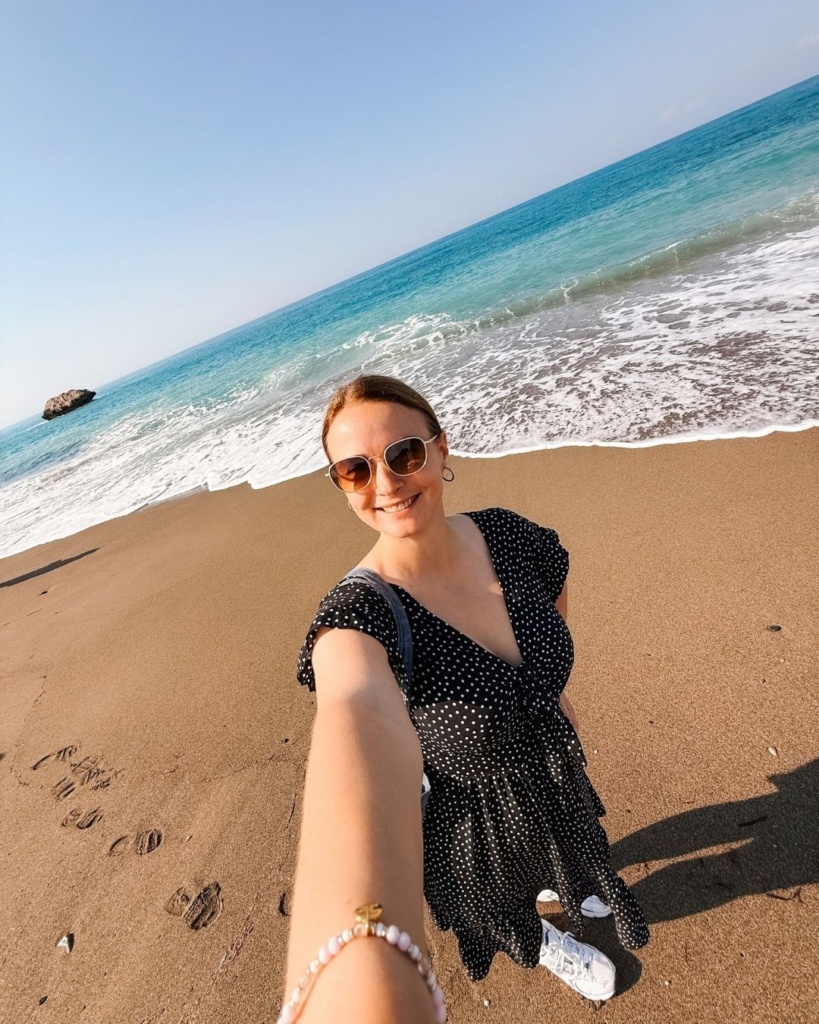 Aphrodite Rock (Petra tou Romiou) ja sinine meri varahommikul
